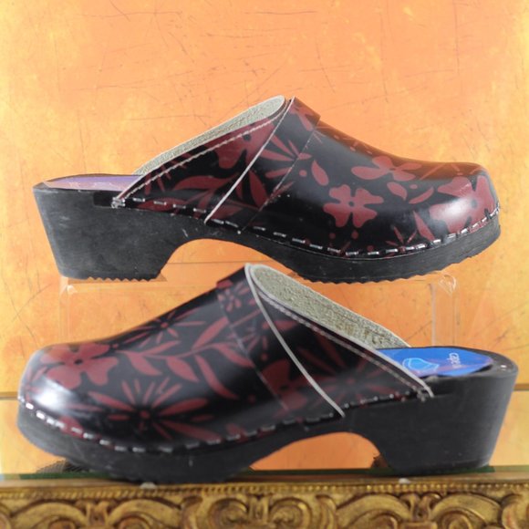 Cape Clogs Made in Sweden - Picture 1 of 16